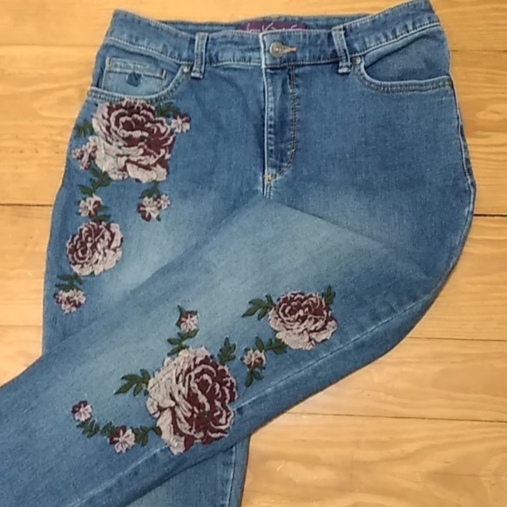 Gloria Vanderbilt Missy 8 Short embroidered